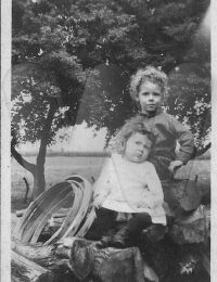 1919 Robert and Catherine Snyder.jpg
